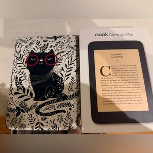 Nook GlowLight Plus with Black and White Cat Design Cover